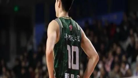 丁彦雨航加盟广州龙狮，连续两届荣获CBA常规赛MVP